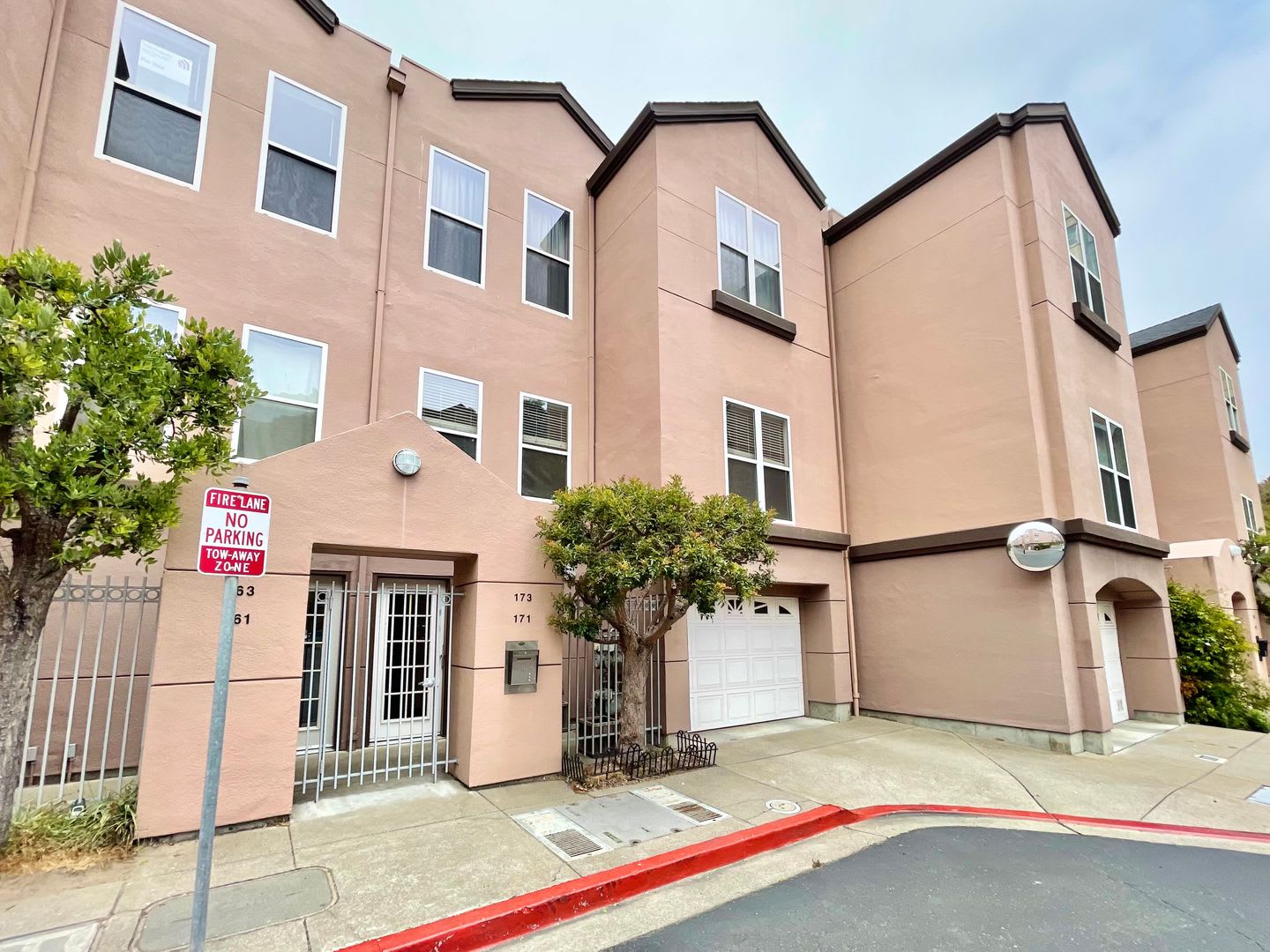 2BD/2BA Spacious Crocker Amazon Condo, Gated Community, Parking! Laundry! PROGRESSIVE – photo 4