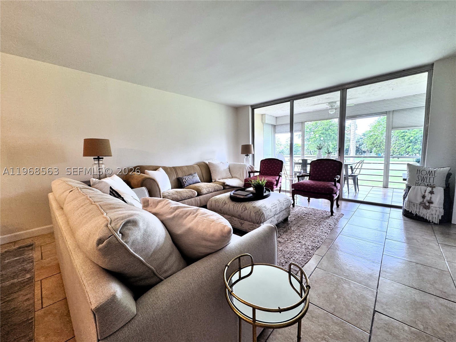 901 W Cypress Ln – photo 2