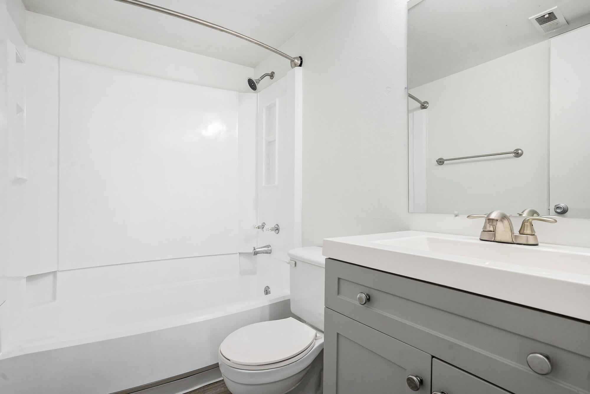 Oakdale Springs Apartments – photo 2