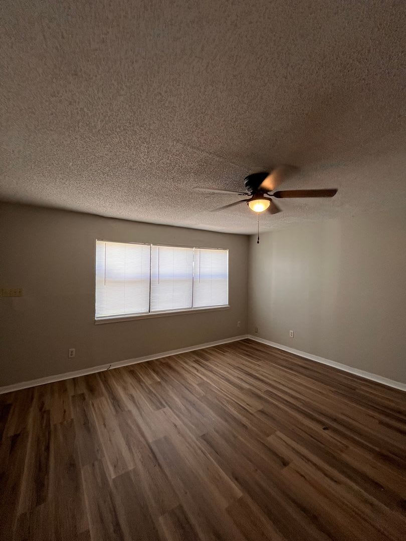 Three Bedroom Townhouse In Lake Park – photo 5