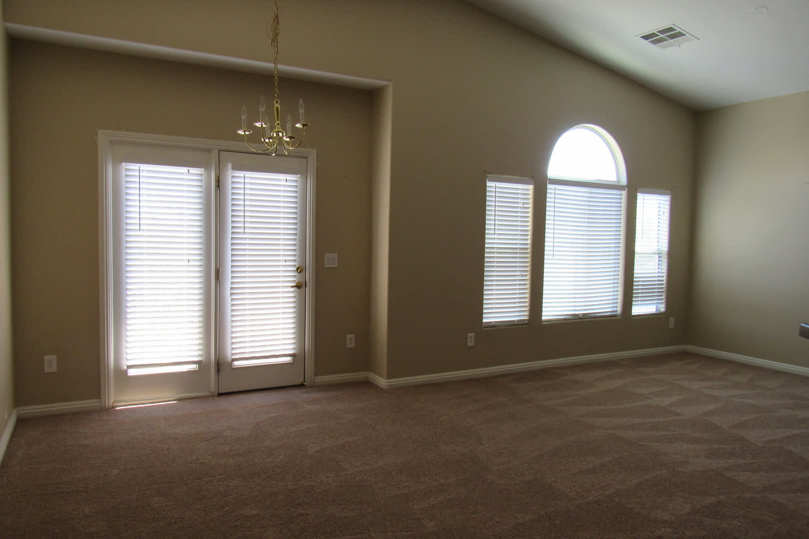 AMAZING 2 STORY TOWNHOME LOCATED IN A GATED COMMUNITY-AVAILABLE SOON! – photo 4