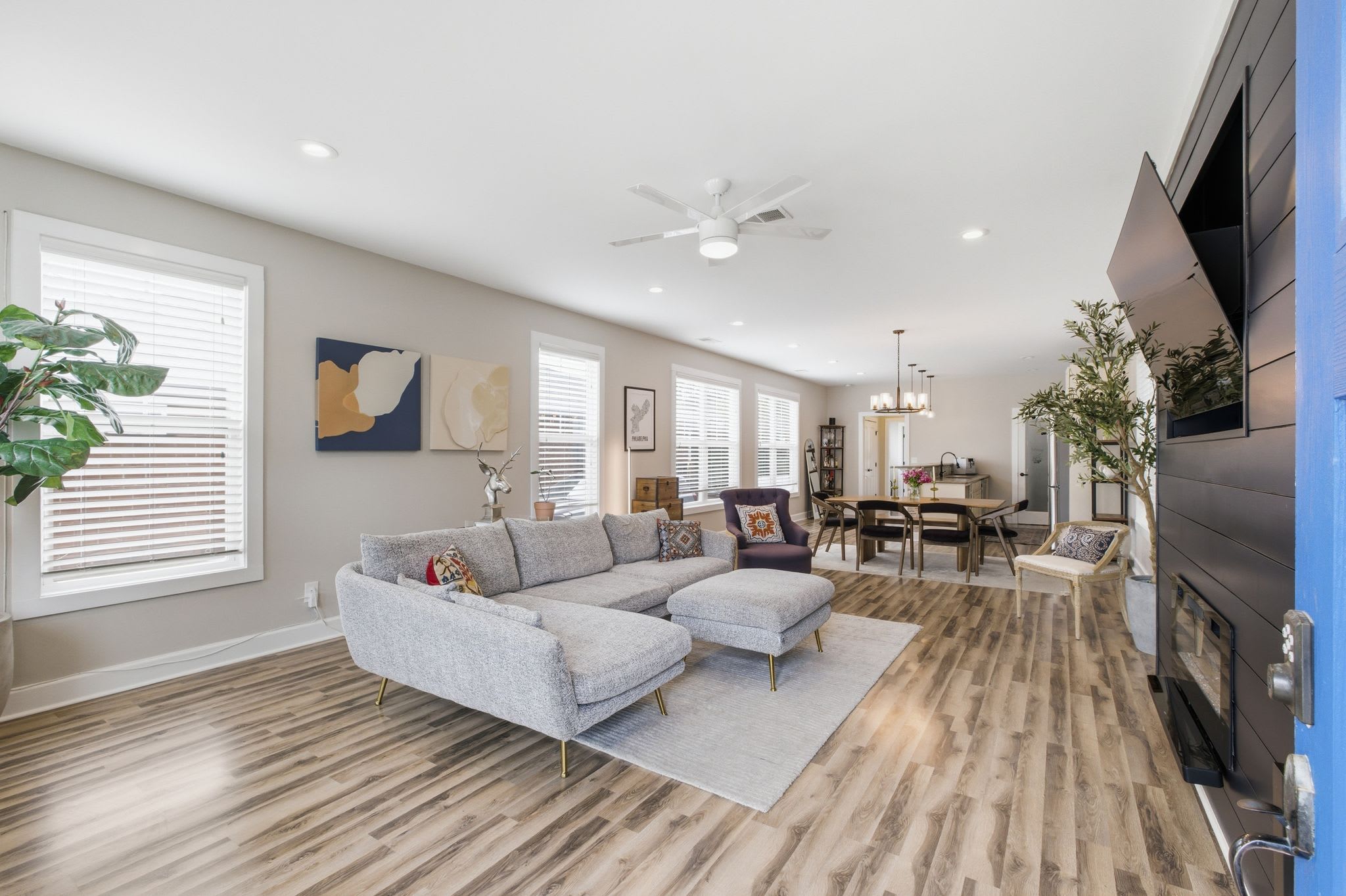 2140 Burns Street – photo 4