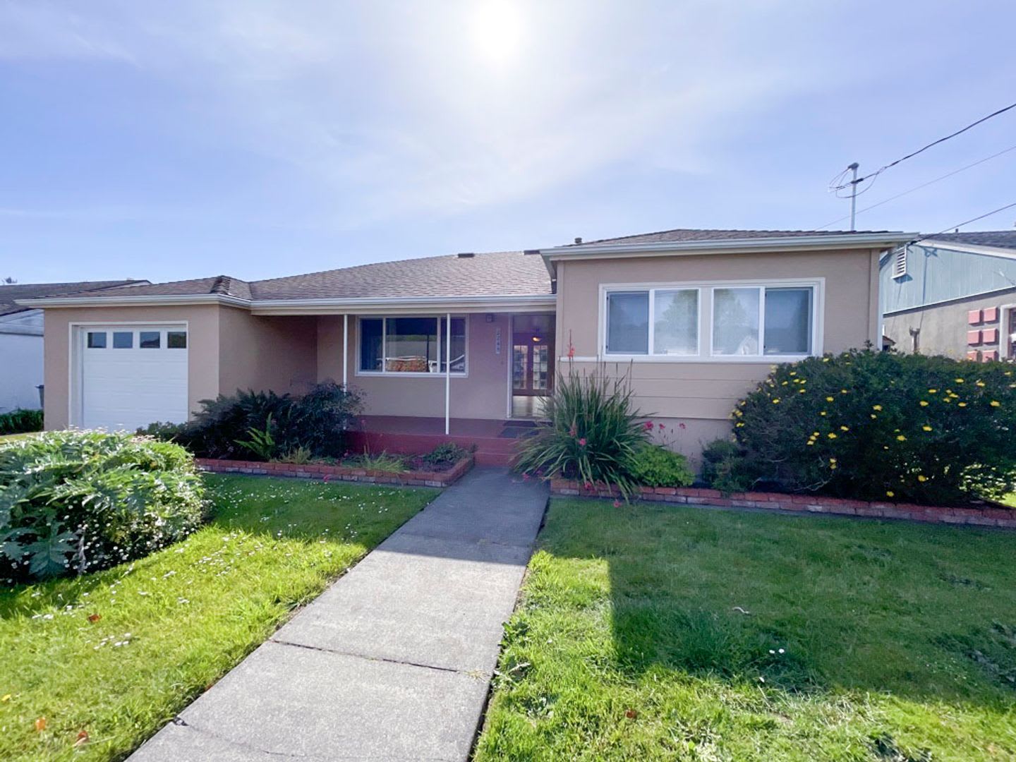 Dog-Friendly Arcata Home With Hardwood Flooring, Fenced Yard & Large Patio – photo 1