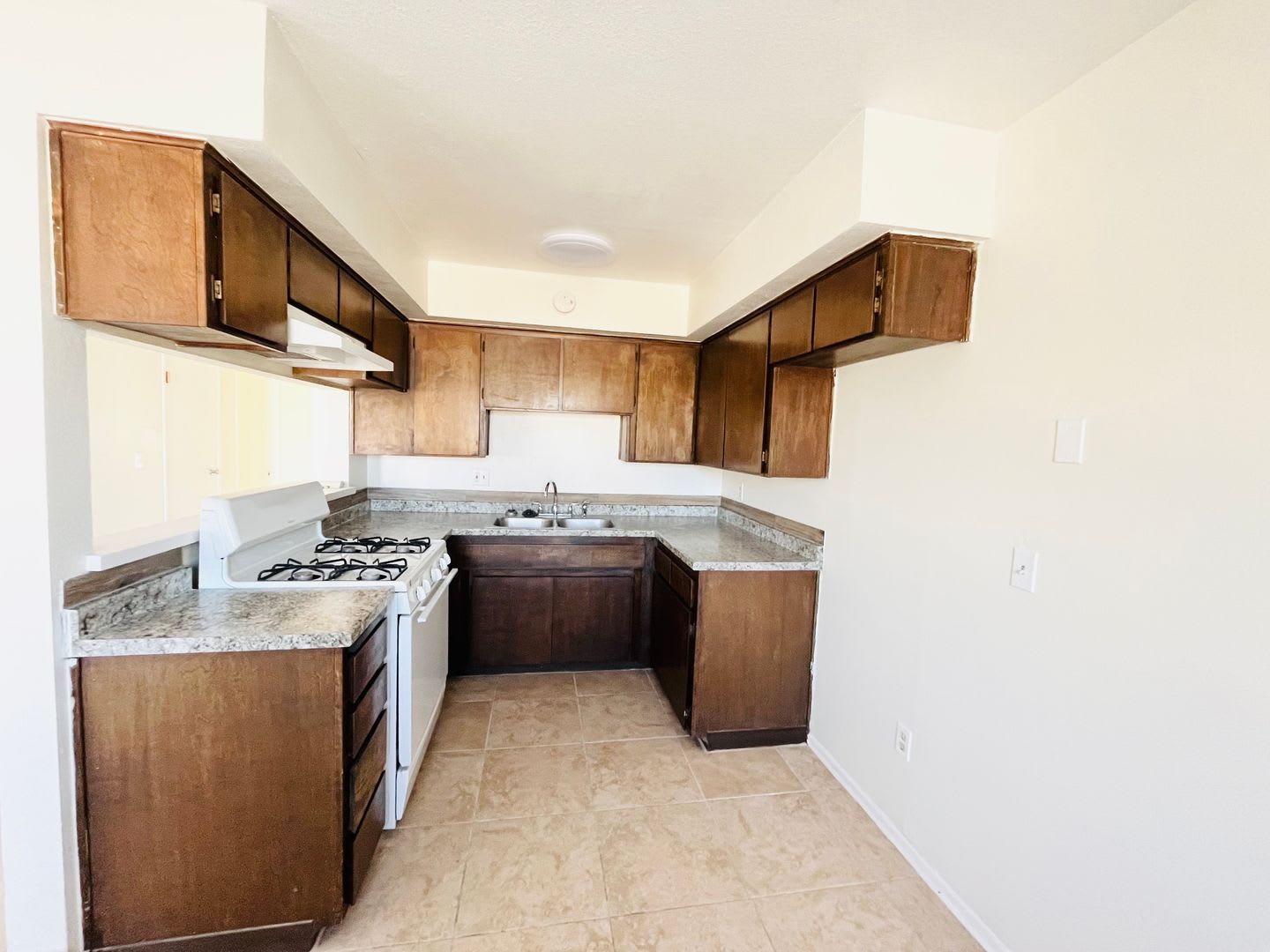 2572 W. Main St. – photo 4