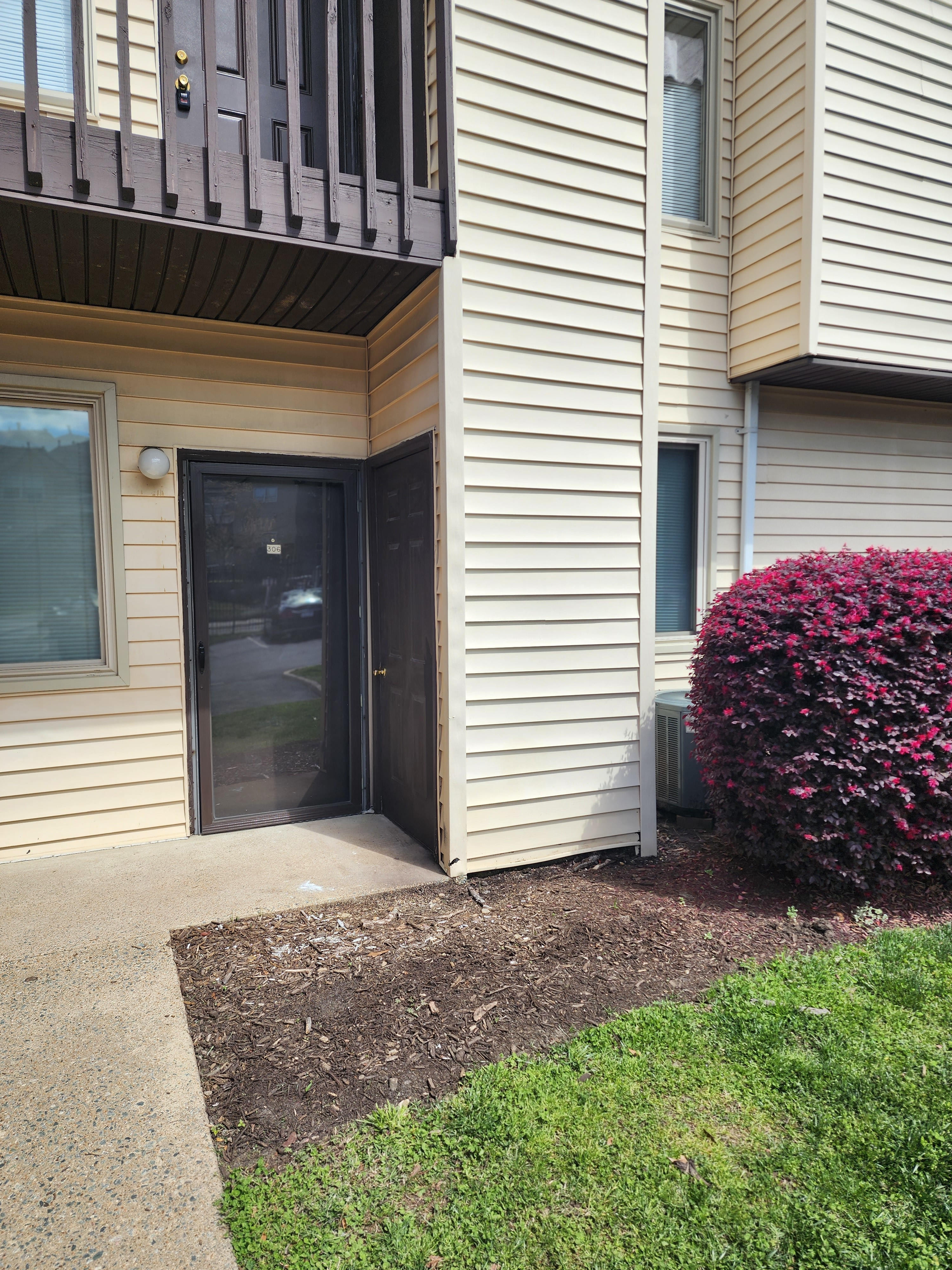306 Pacific Drive – photo 1