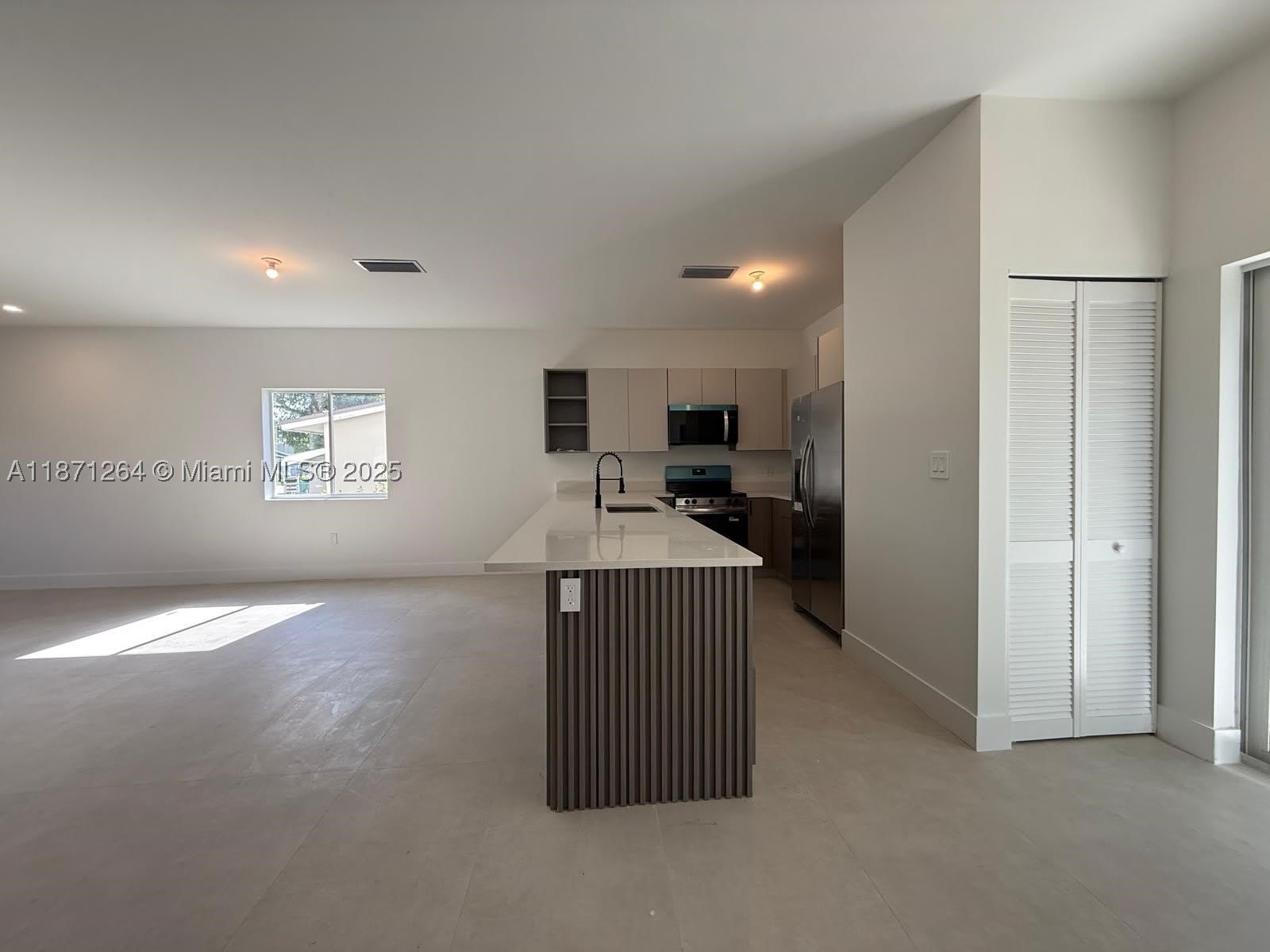 2788 NW 9th Pl – photo 4