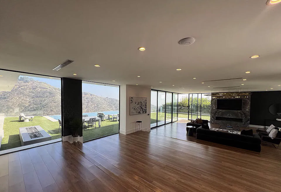 2110 Hercules Dr – photo 4