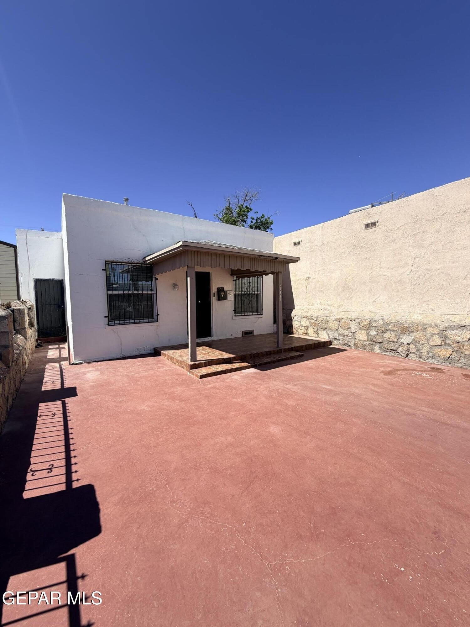 2221 Bassett Avenue – photo 2