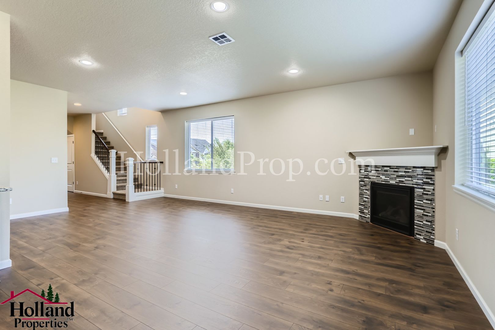 Beautiful Light Filled 4 Bedroom Home With A Charming Backyard New Price 3 195 And Reduced Security Deposit – photo 5