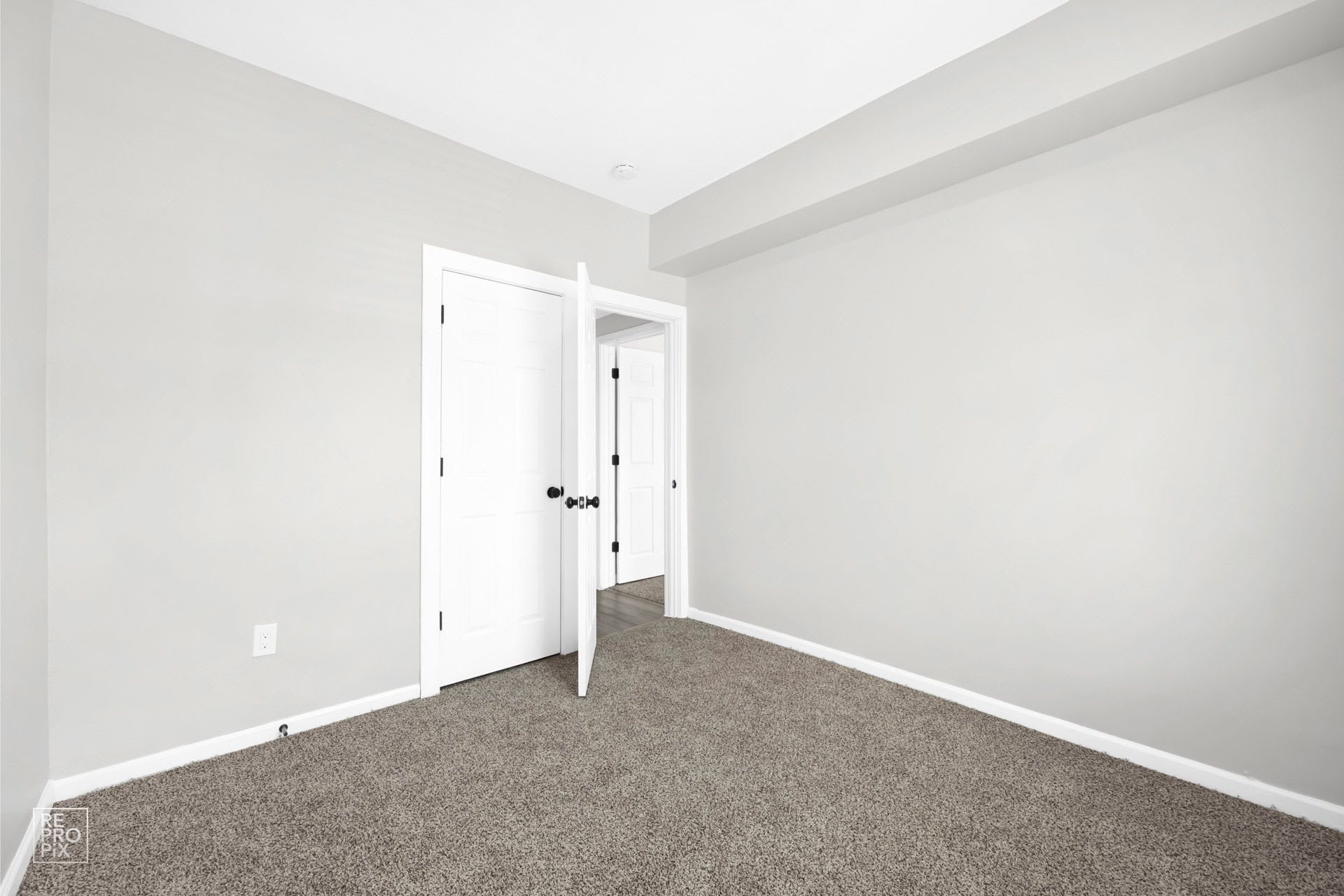 5749 W Chicago – photo 3