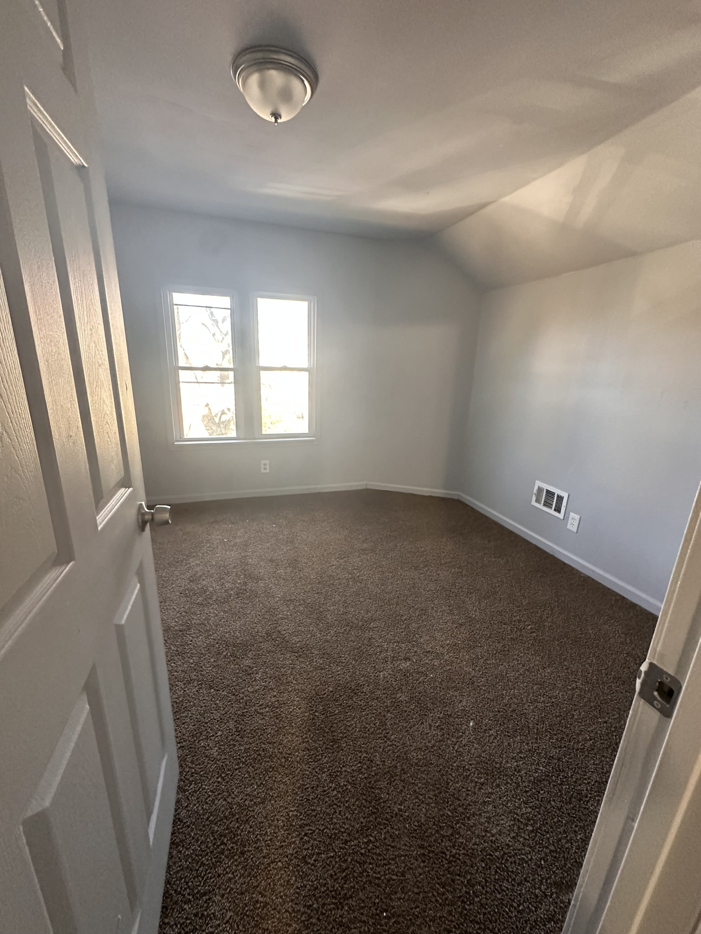 558 Holbrook Avenue – photo 4