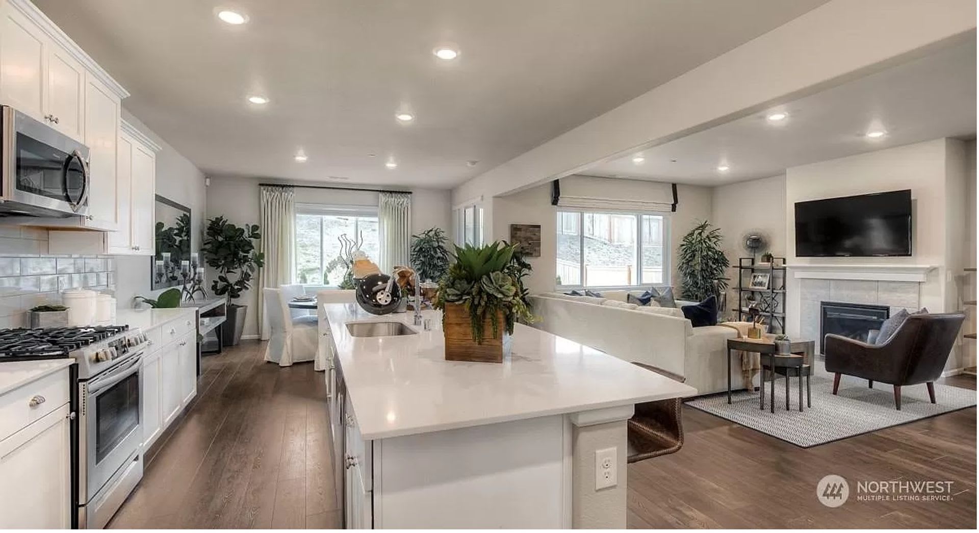 Stunning New Home at Soundview Estates! – photo 5