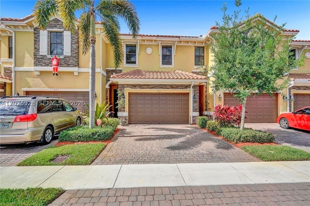 821 E Village Cir – photo 1