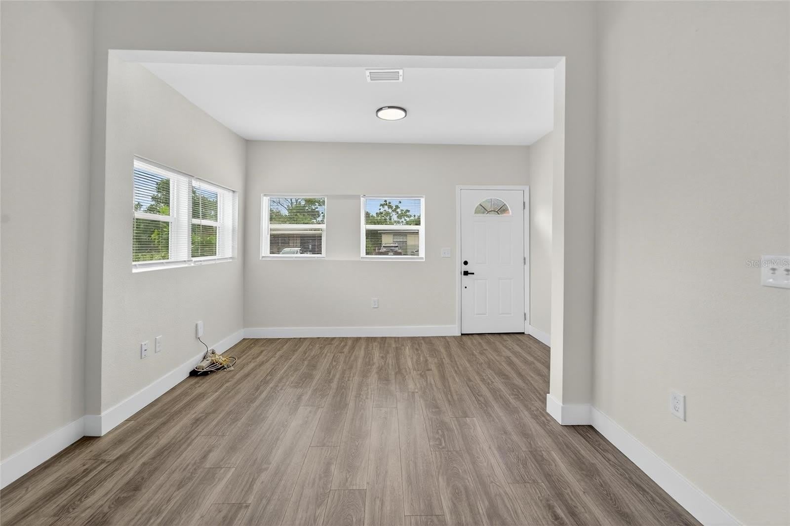 2525 W BEACH Street – photo 3
