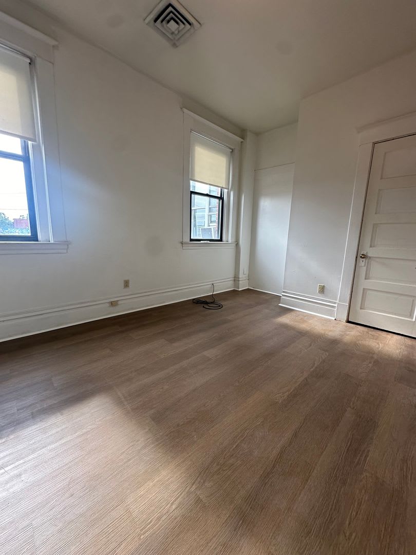 East Carson Street 3 Bedroom Available Sept – photo 4