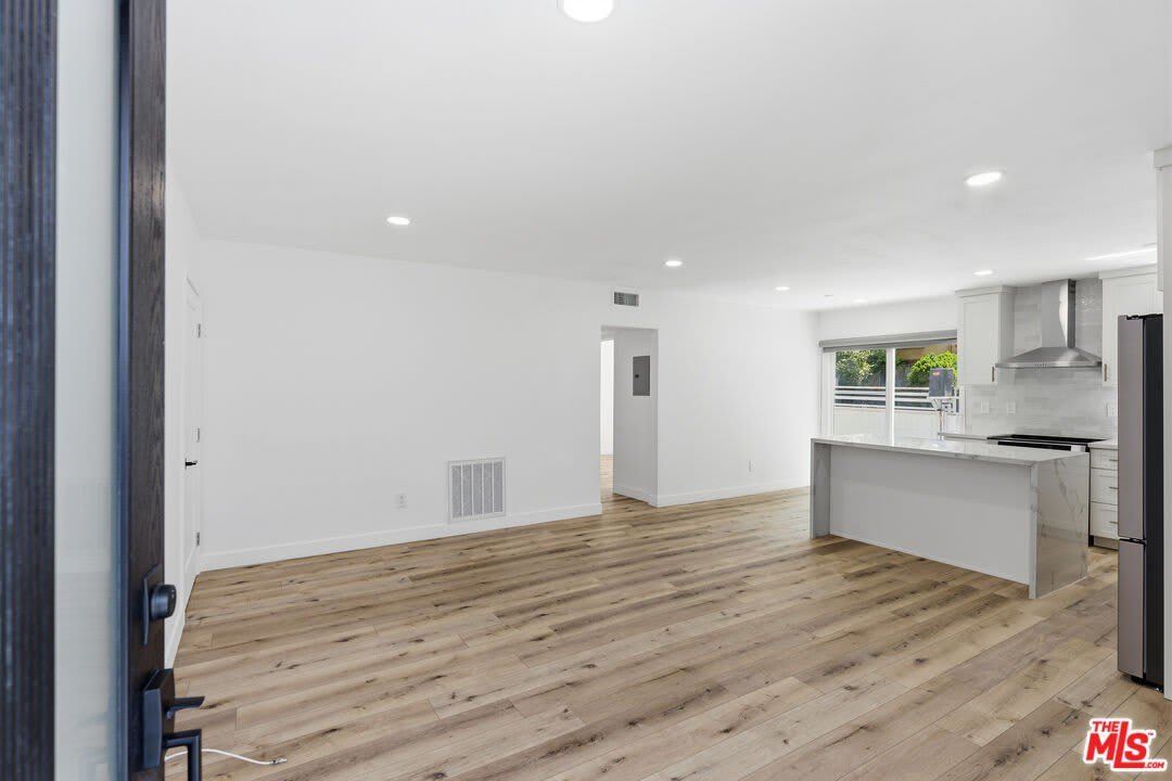 929 N Stanley Ave – photo 3