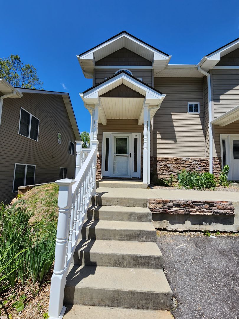 Swannanoa Townhouse – photo 1