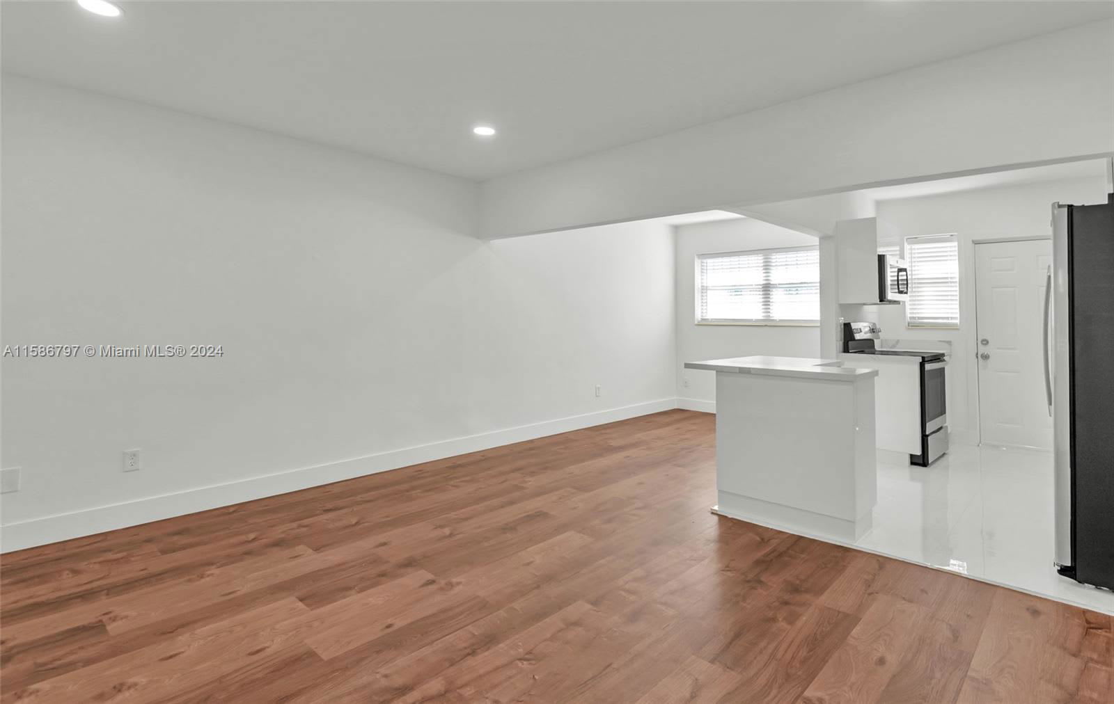 4200 Northeast 1st Avenue – photo 3