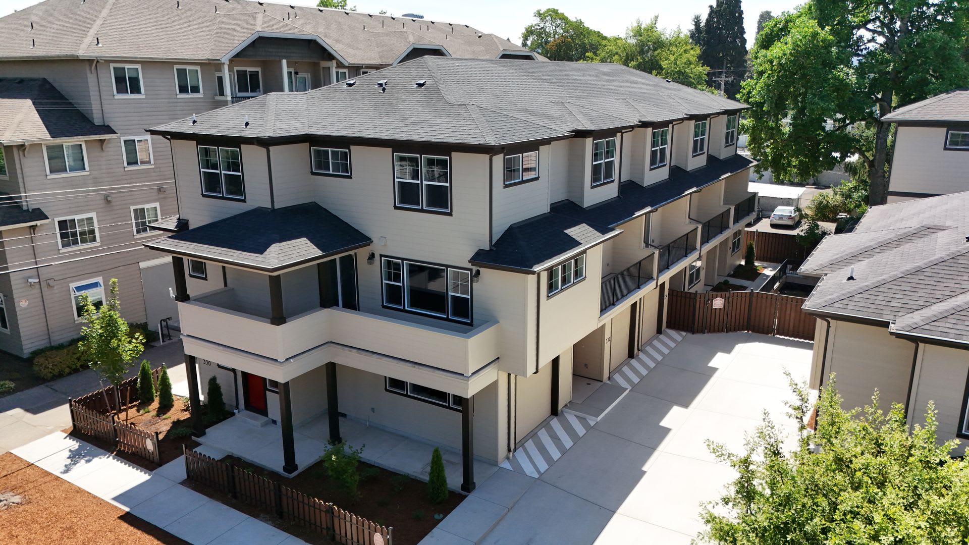 4 Bedroom 4 Bath New Townhome Every Bedroom Is Its Own Master Suite With Your Own Full Bathroom Walk In Closet And A C Unit Full Size Washer And Dryer In Your Unit – photo 1