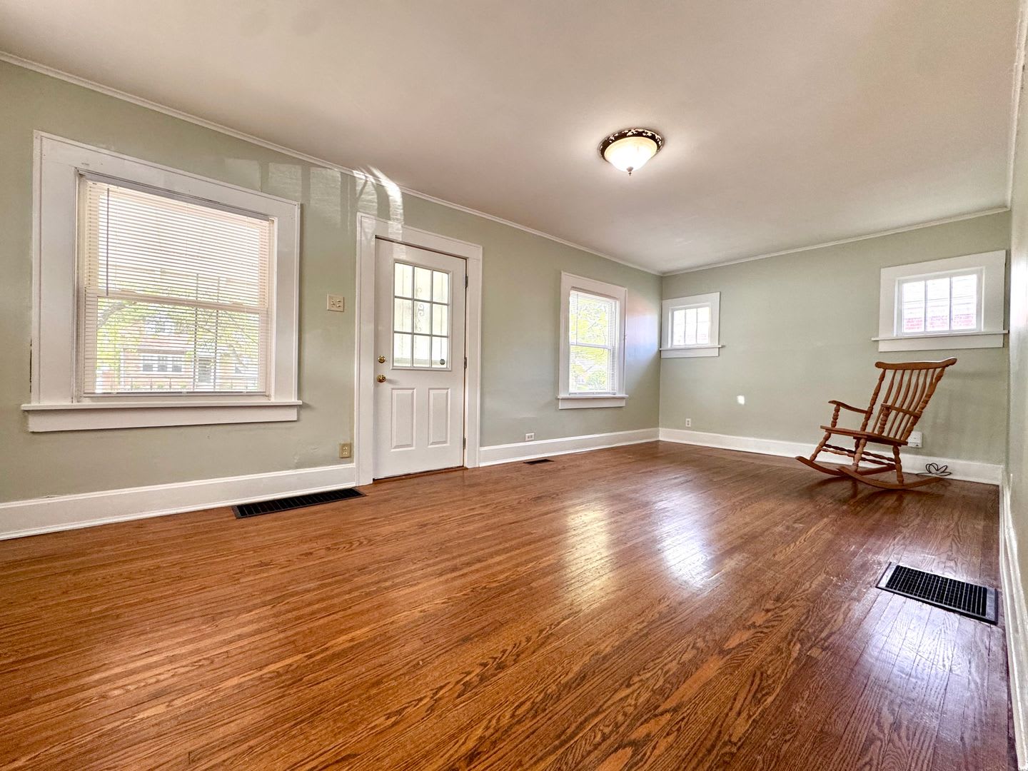 Charming 2 Bedroom 1 Bath House – photo 5