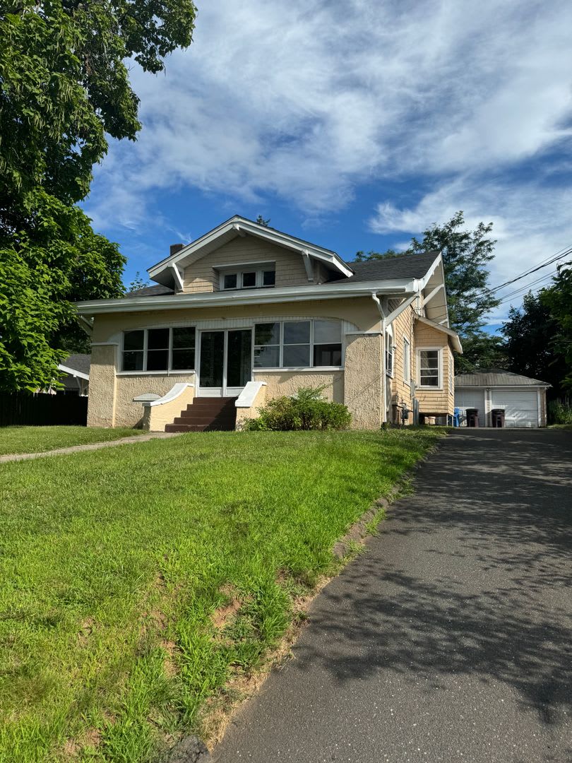 5 Bedroom House – photo 1
