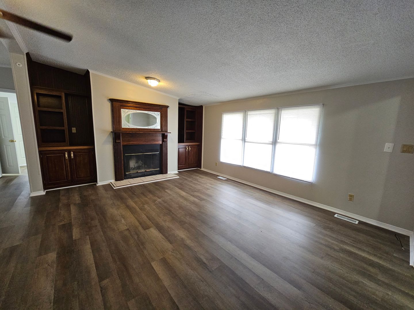 Renovated 3 Bedroom 2 Bath Home- Minutes from Shopping & Restaurants – photo 3