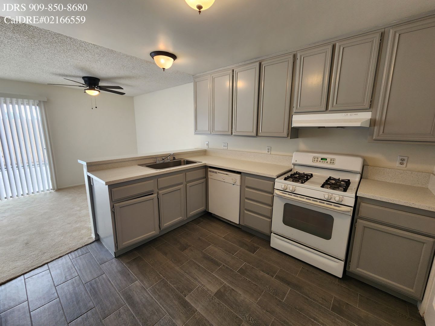 Montclair 3 bedroom Townhouse – photo 3