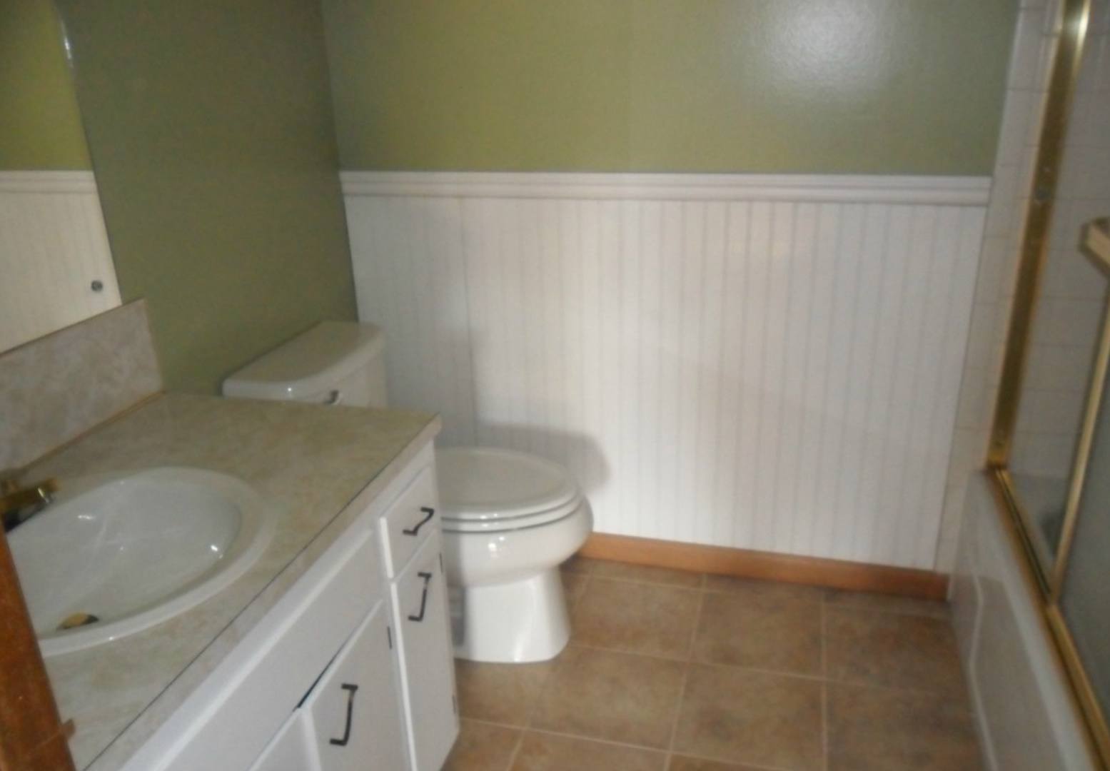 Spacious 4 Bed Tri Level With 4 Car Garage Walk To Elementary Middle High School – photo 2