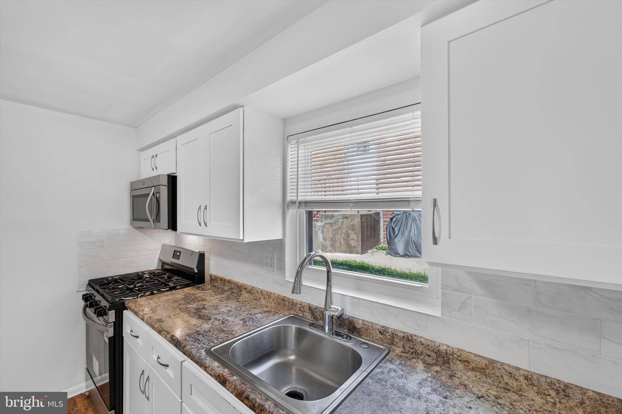 2261 STRAHLE Street – photo 4