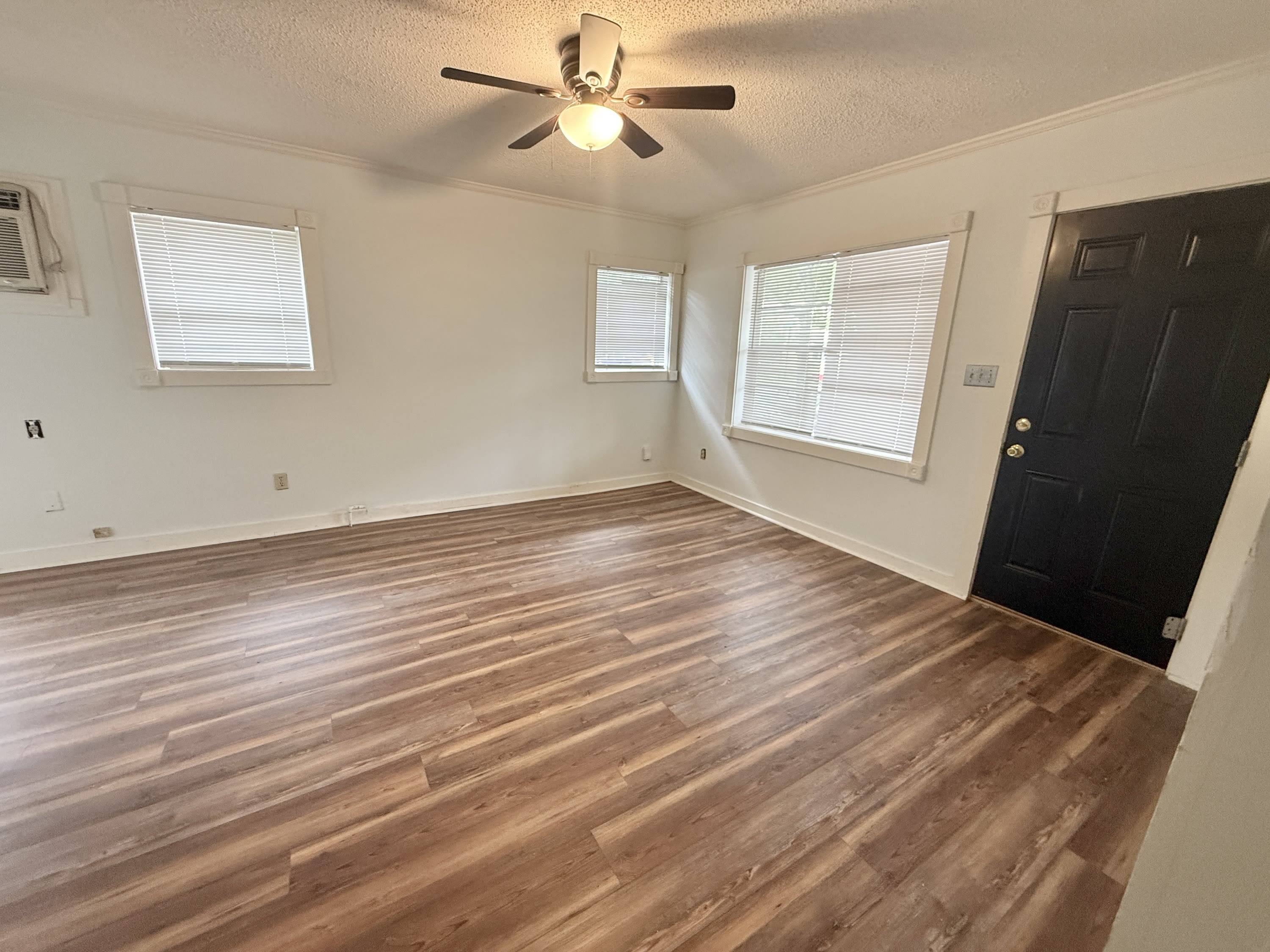 300 Richard Street – photo 4