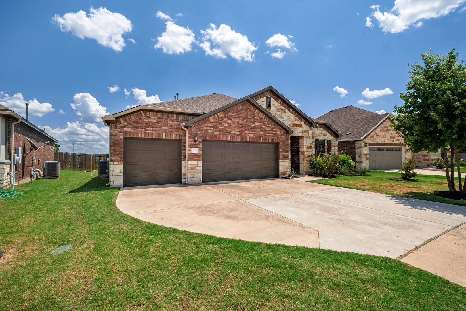Lovable 4 Bedroom, 3 Bath Home w/ Solar Panels Backs to Lake Pflugerville! – photo 2