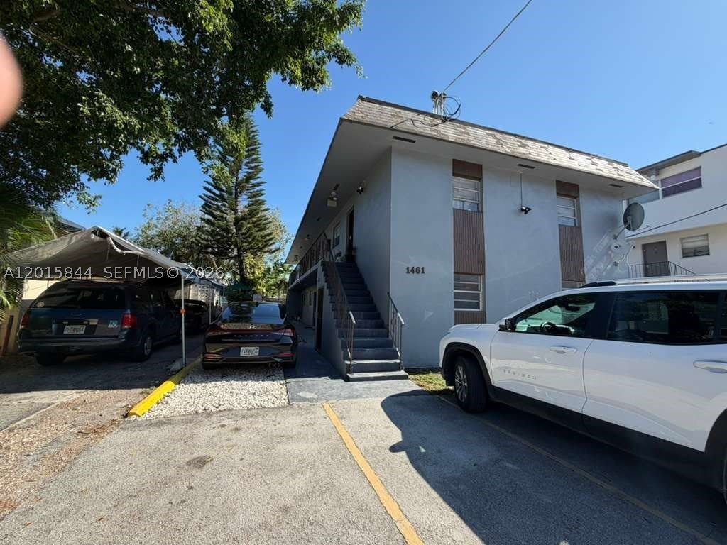 1461 SW 7th St – photo 1
