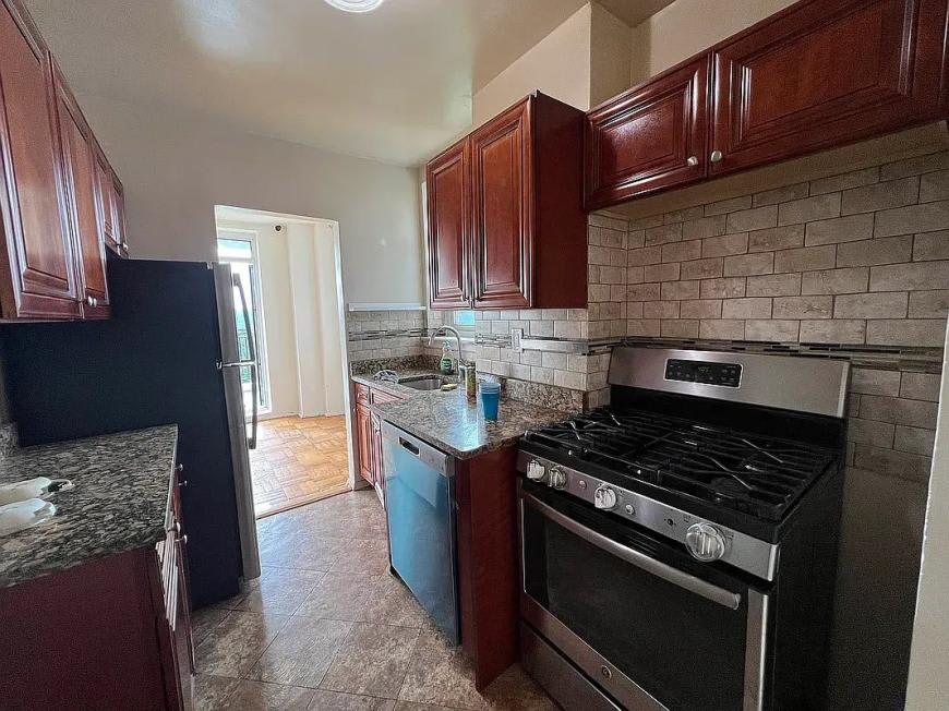 5355 Henry Hudson Parkway West – photo 3