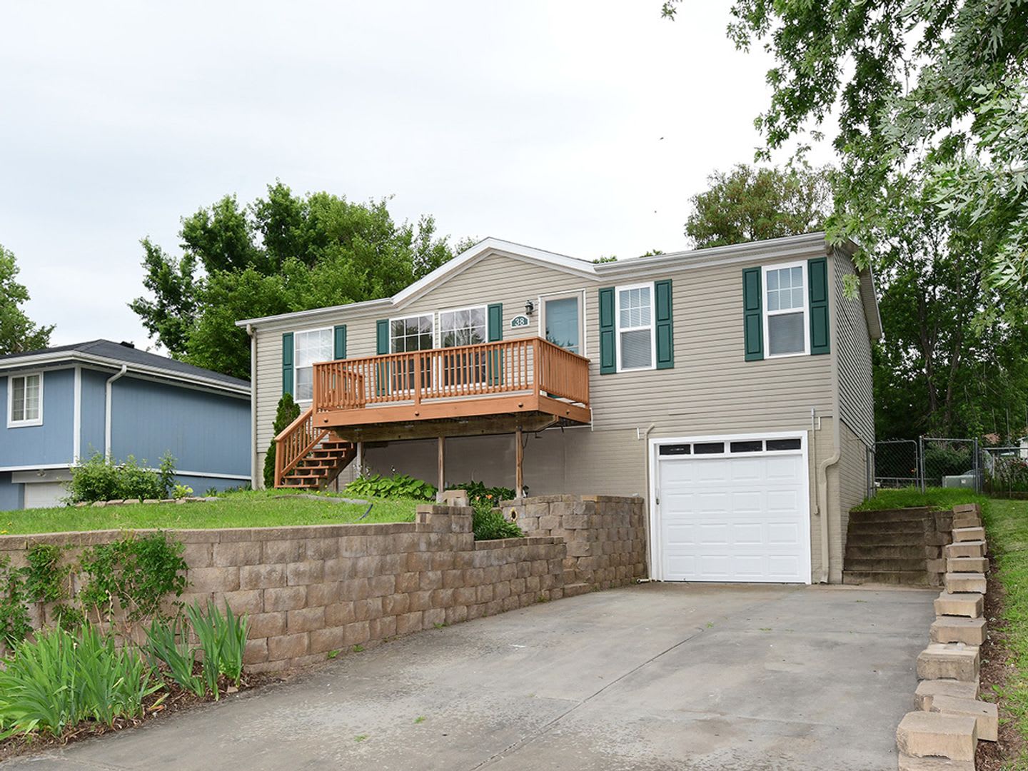 4 bedroom / 3 bath in Yutan! Available Now! – photo 3