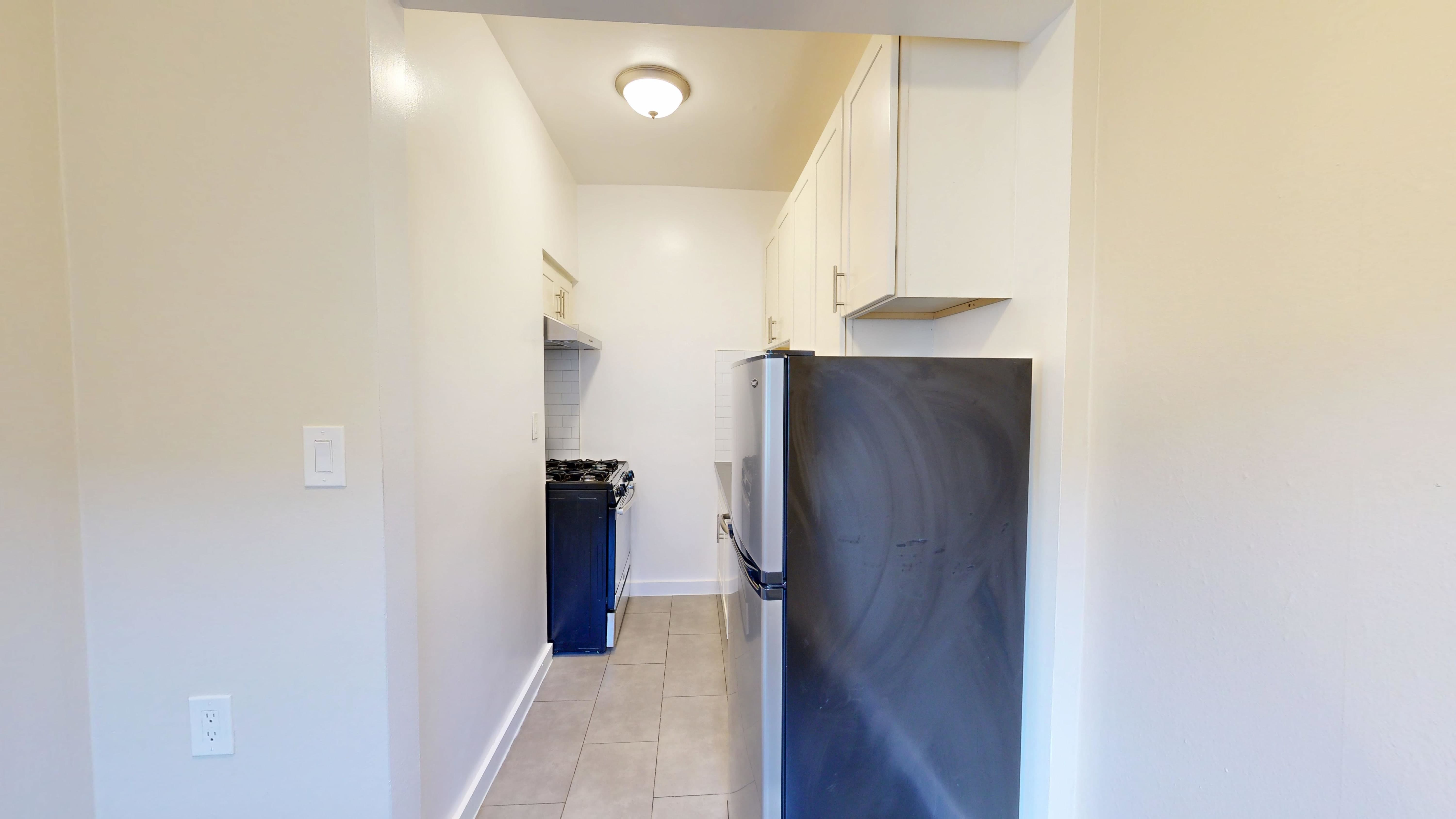 1520 Gough – photo 3