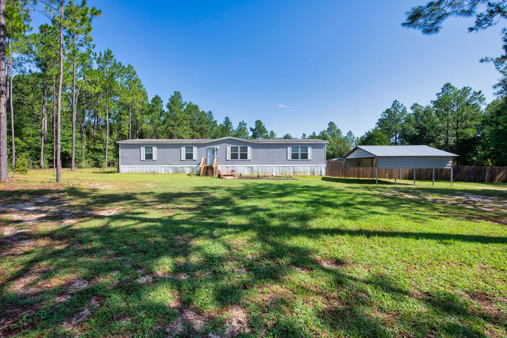 Spacious 5-Bedroom Home with Huge Fenced Yard in Milton! – photo 2