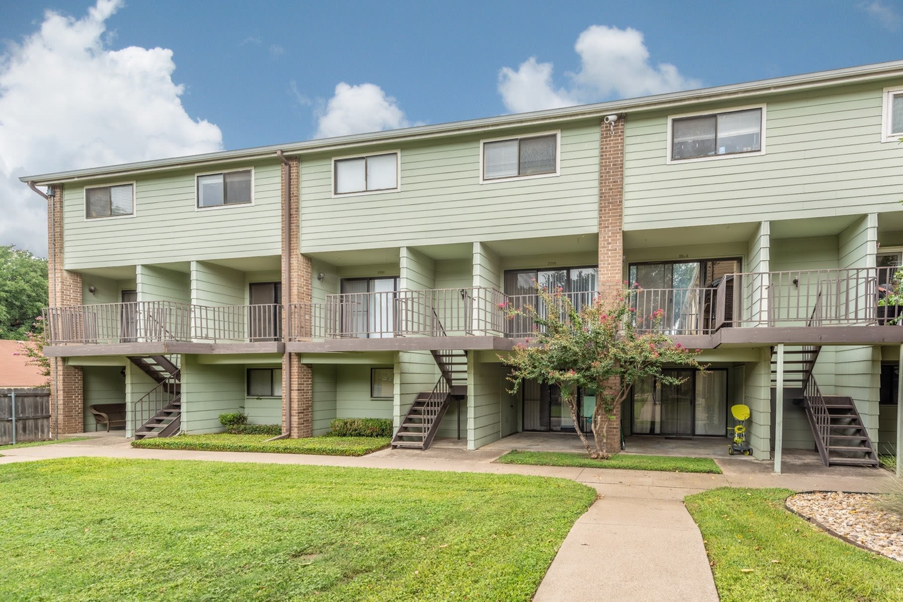 3 2 Fourplex In Castle Heights – photo 5