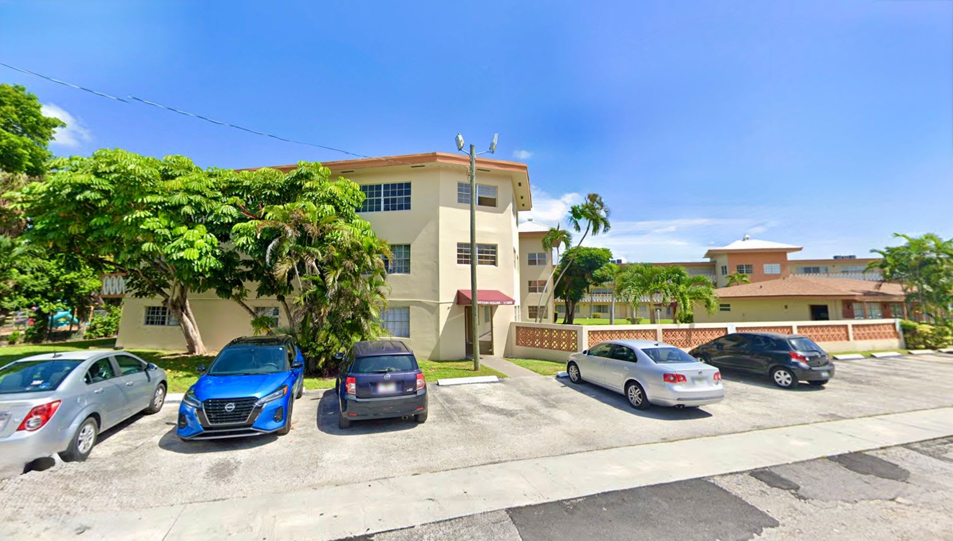 Spacious 1-Bed Condo in Sutton House – 974 SF, East of Biscayne – photo 1