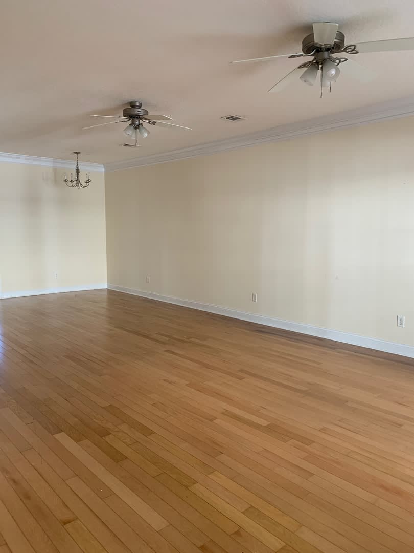 3 Bedroom Townhome with Open Living Space – photo 3
