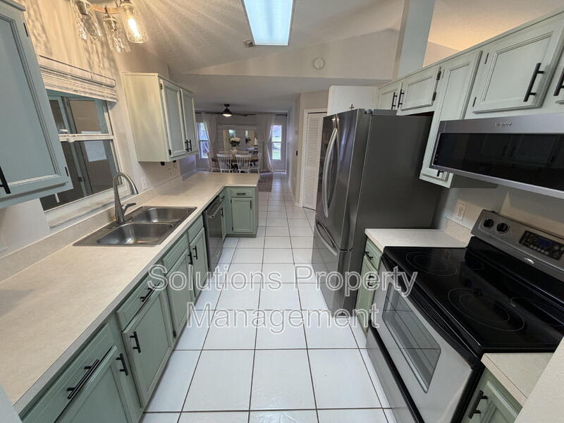 1305 Ambra Dr – photo 4