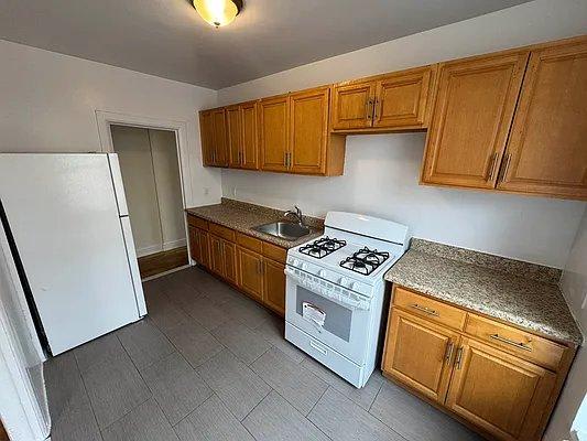 2180 Ryer Avenue – photo 1