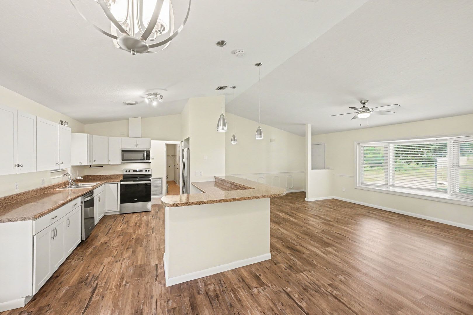 1242 Laconia Street – photo 3