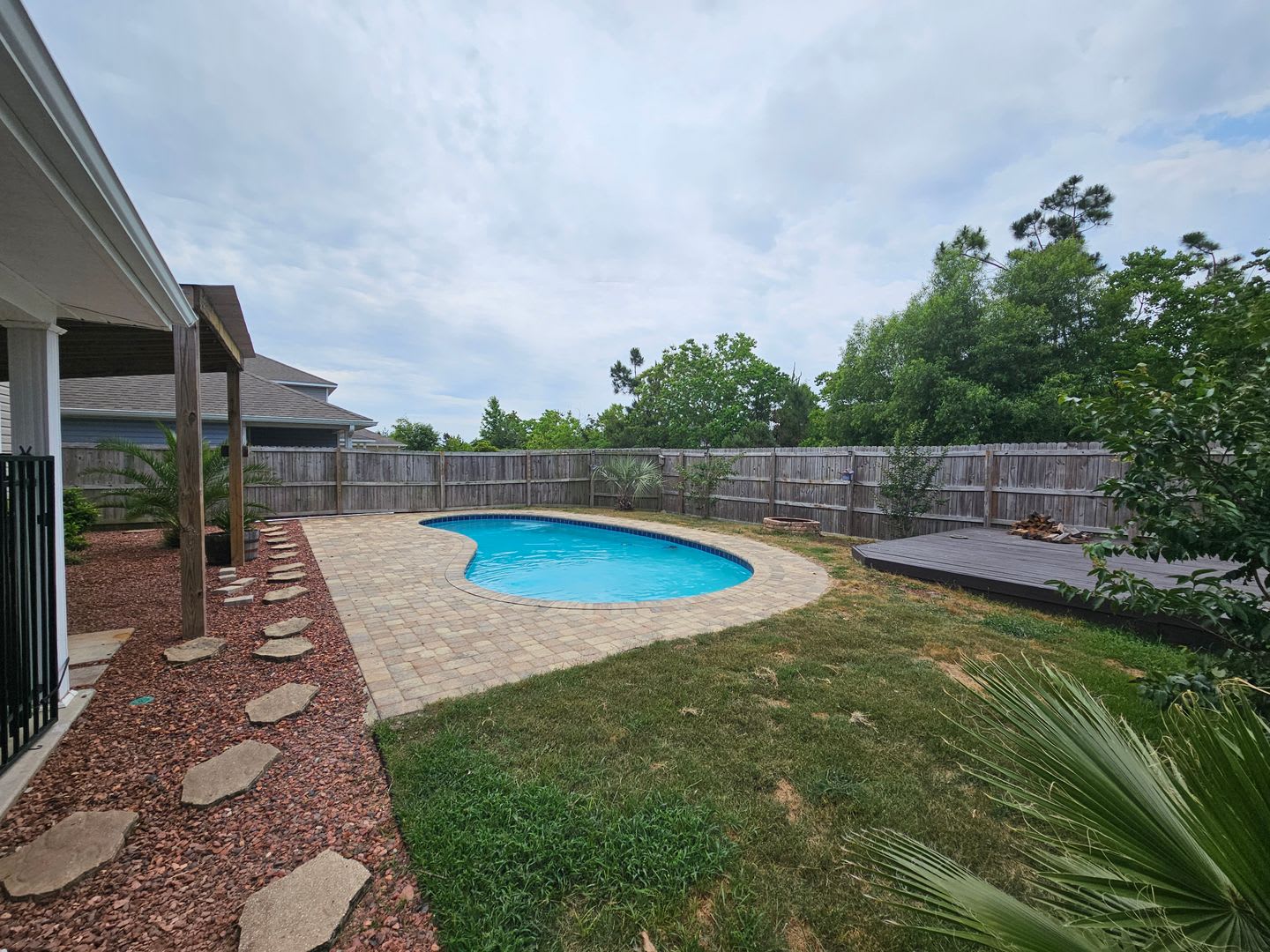 Spacious 5Bed/3Ba Home w/Private Pool! – photo 4