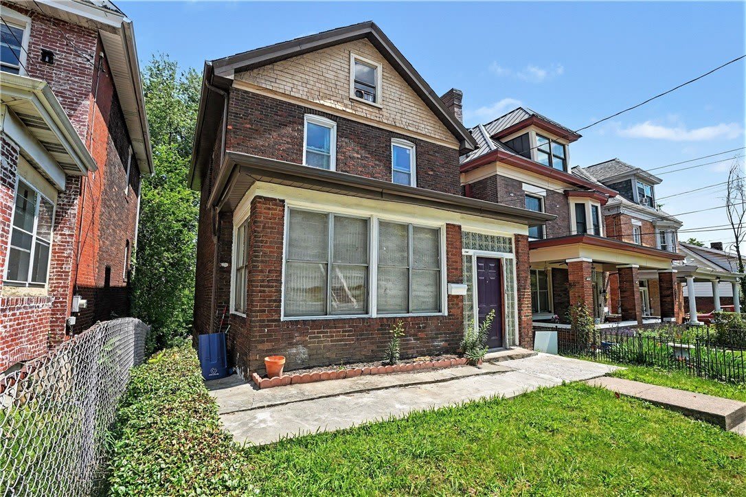 1045 Flemington St – photo 2