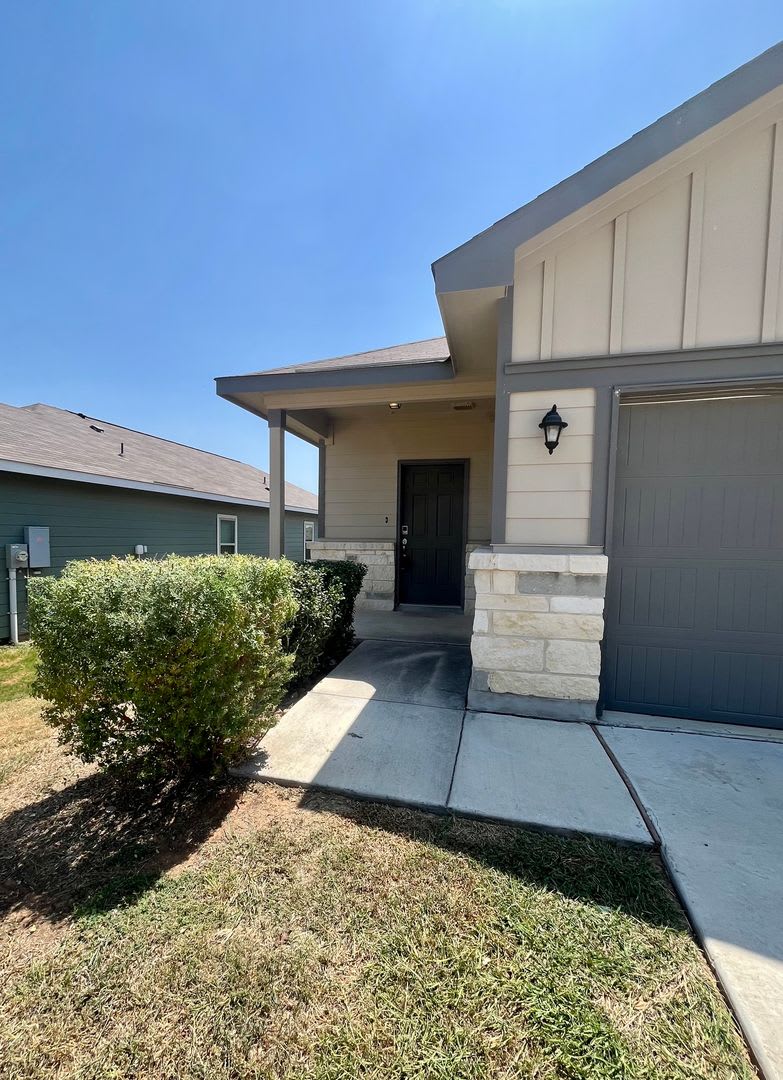 3 2 Single Story Conveniently Locate To Highway Yet Tucked Away In The Community New Heb Coming Soon – photo 4