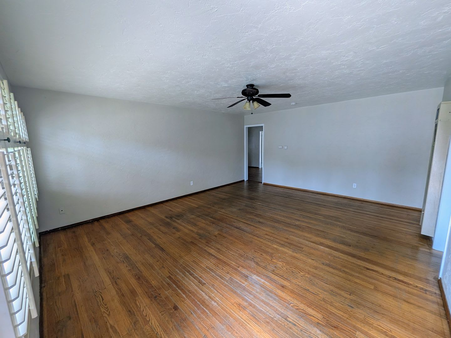 5 Bedroom House w/ A/C + Laundry in College East – photo 3