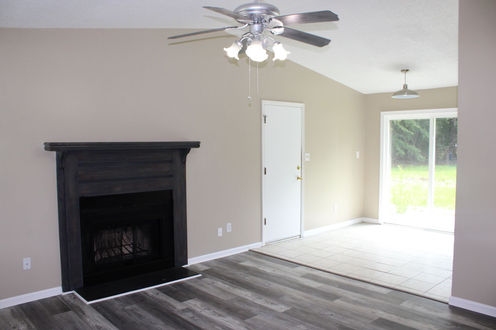 Beautifully renovated home in Newport, NC! – photo 4
