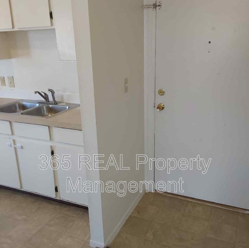204 14th Street, Unit B – photo 2