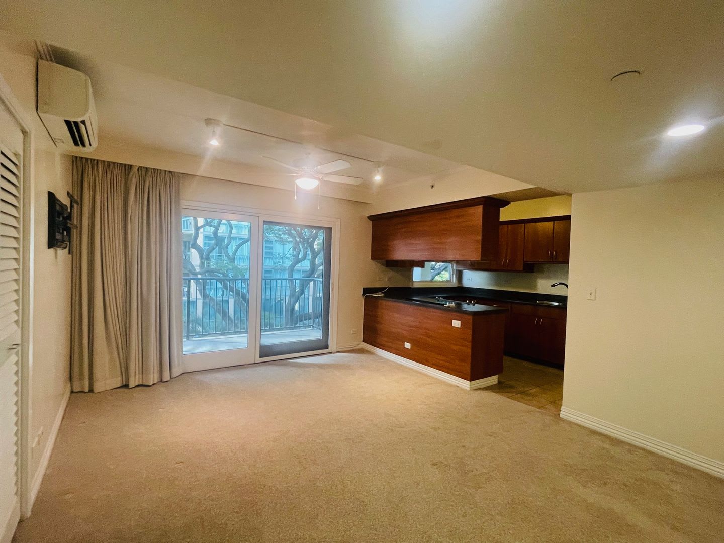Rarely Available 1 Bedroom 1 Bath Condo In 21 Craigside – photo 4