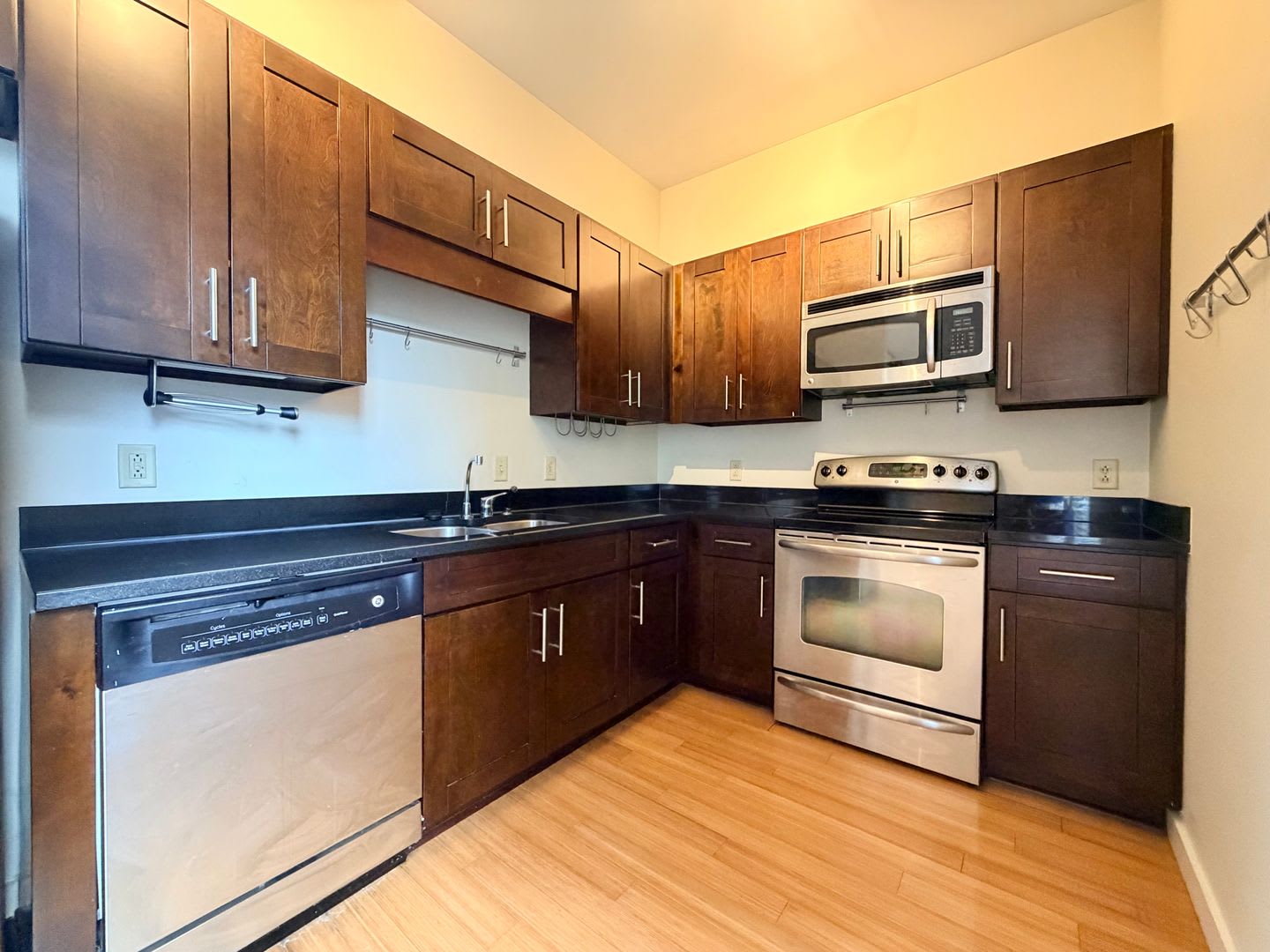 1 Bedroom, 1 Bathroom Condo w/ Secure Parking Garage – photo 2